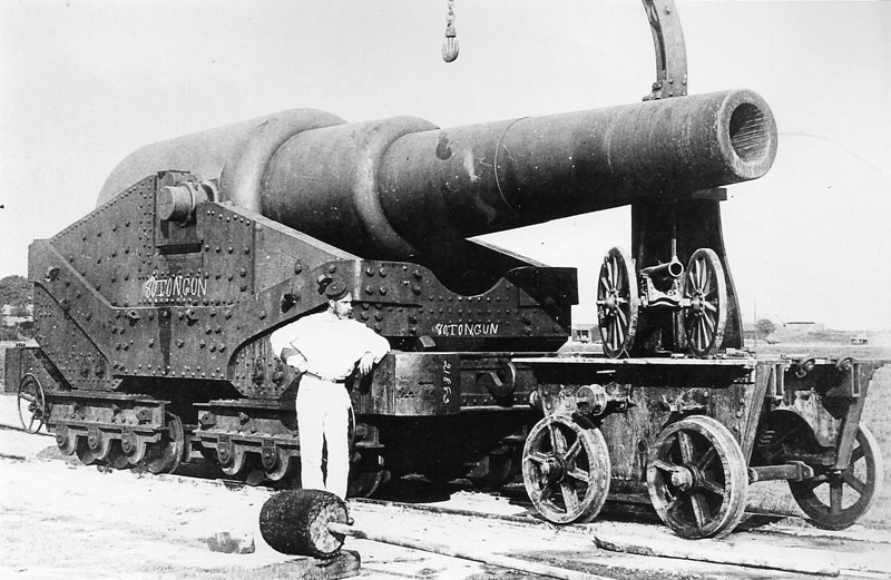 The 16in 80 ton RML first arrived at Shoebury in September 1876. This is No.8 (of eight built) - the 'Admiralty Spare'. The Railway Proof Sleigh weighed 40 tons. Taken in August 1876 (RAHT)