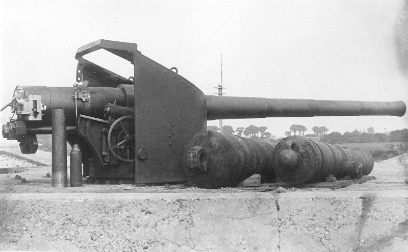 A 6in Breech Loading Gun. Taken on 25 June 1889 (RAHT)