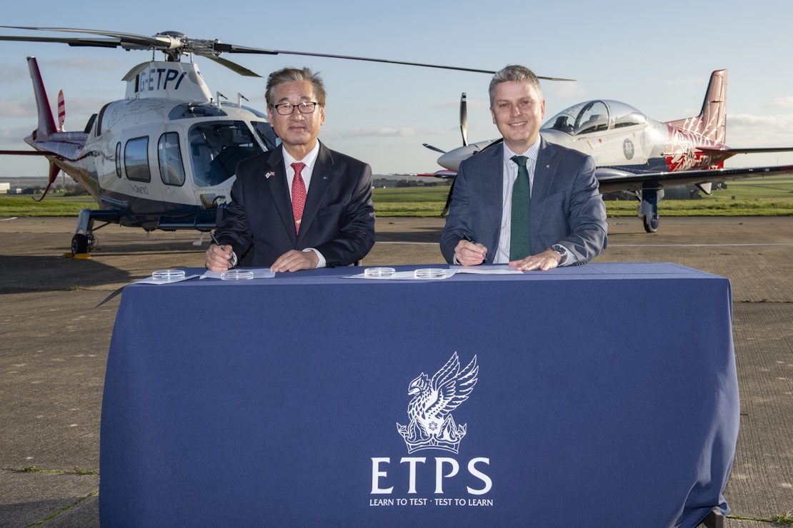 Will Blamey, Chief Executive (Interim) UK Defence at QinetiQ and KAI President Kang Goo-Young