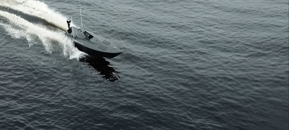 Hammer head MKII on lake